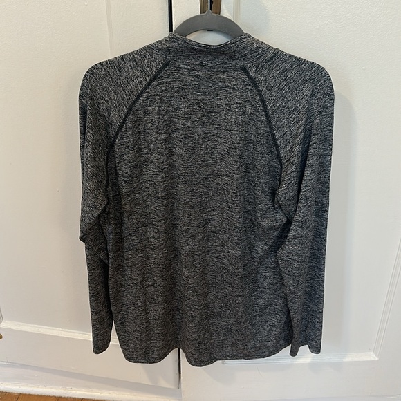 Men’s lightweight gray under armor top - Picture 3 of 3